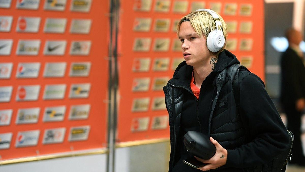 Юний талант "Шахтаря" відмовився переходити в клуб-аутсайдер УПЛ Юний талант "Шахтаря" відмовився переходити в клуб-аутсайдер УПЛ