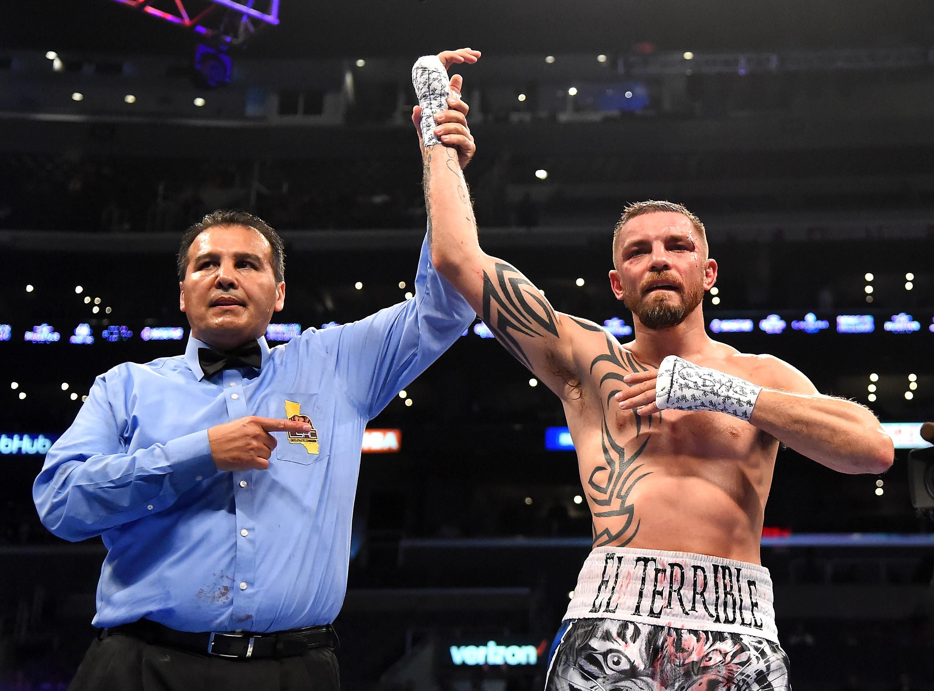 Український боксер блискуче нокаутував досвідченого американця: відео Український боксер блискуче нокаутував досвідченого американця: відео