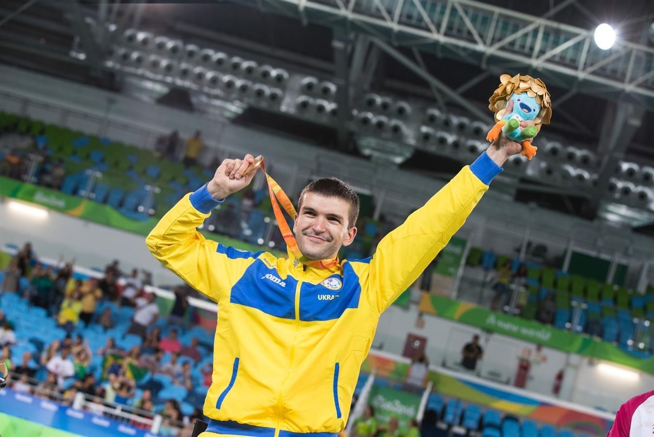 НЕПЕРЕМОЖНІ. Андрій Демчук про "на слабо" від дружини, зміну громадянства та допомогу АТОвцям НЕПЕРЕМОЖНІ. Андрій Демчук про "на слабо" від дружини, зміну громадянства та допомогу АТОвцям