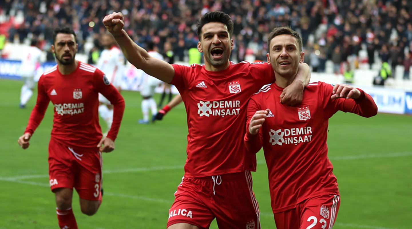 Украинец Рыбалка забил эффектный гол в чемпионате Турции