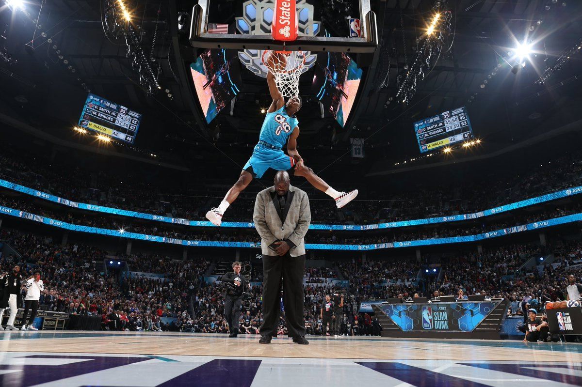 Баскетболист перепрыгнул двухметрового Шакила О'Нила и выиграл конкурс данков: видео Баскетболист перепрыгнул двухметрового Шакила О'Нила и выиграл конкурс данков: видео