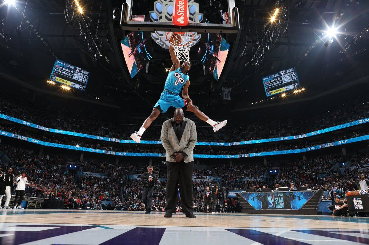 Баскетболист перепрыгнул двухметрового Шакила О'Нила и выиграл конкурс данков: видео