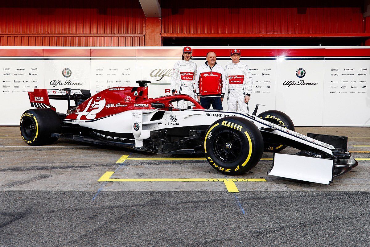 Alfa Romeo представила ливрею, с которой команда выступит в Формуле-1: фото и видео