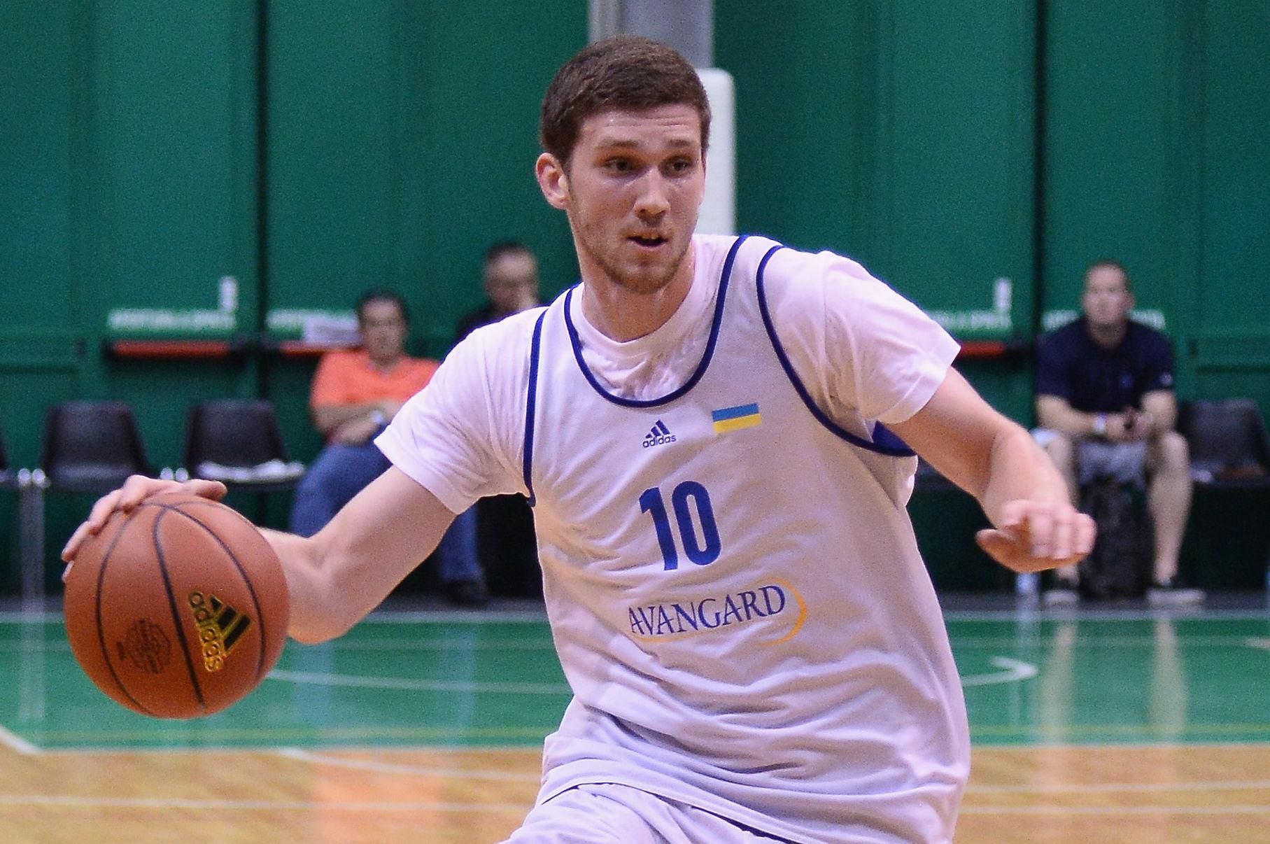Гравець НБА Михайлюк підтримав збірну України перед важливим матчем з Чорногорією: відео