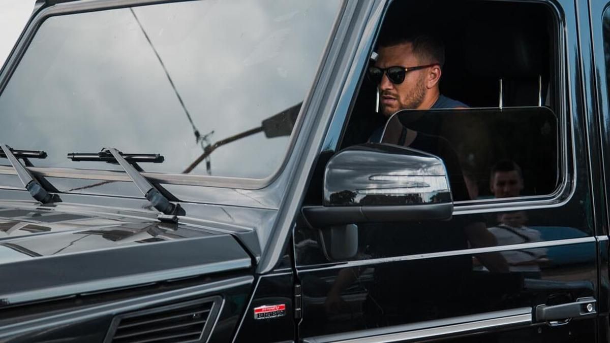 Ломаченко похвалився своїм шикарним автопарком та розповів, як двічі потрапляв у аварії: фото Ломаченко похвалився своїм шикарним автопарком та розповів, як двічі потрапляв у аварії: фото