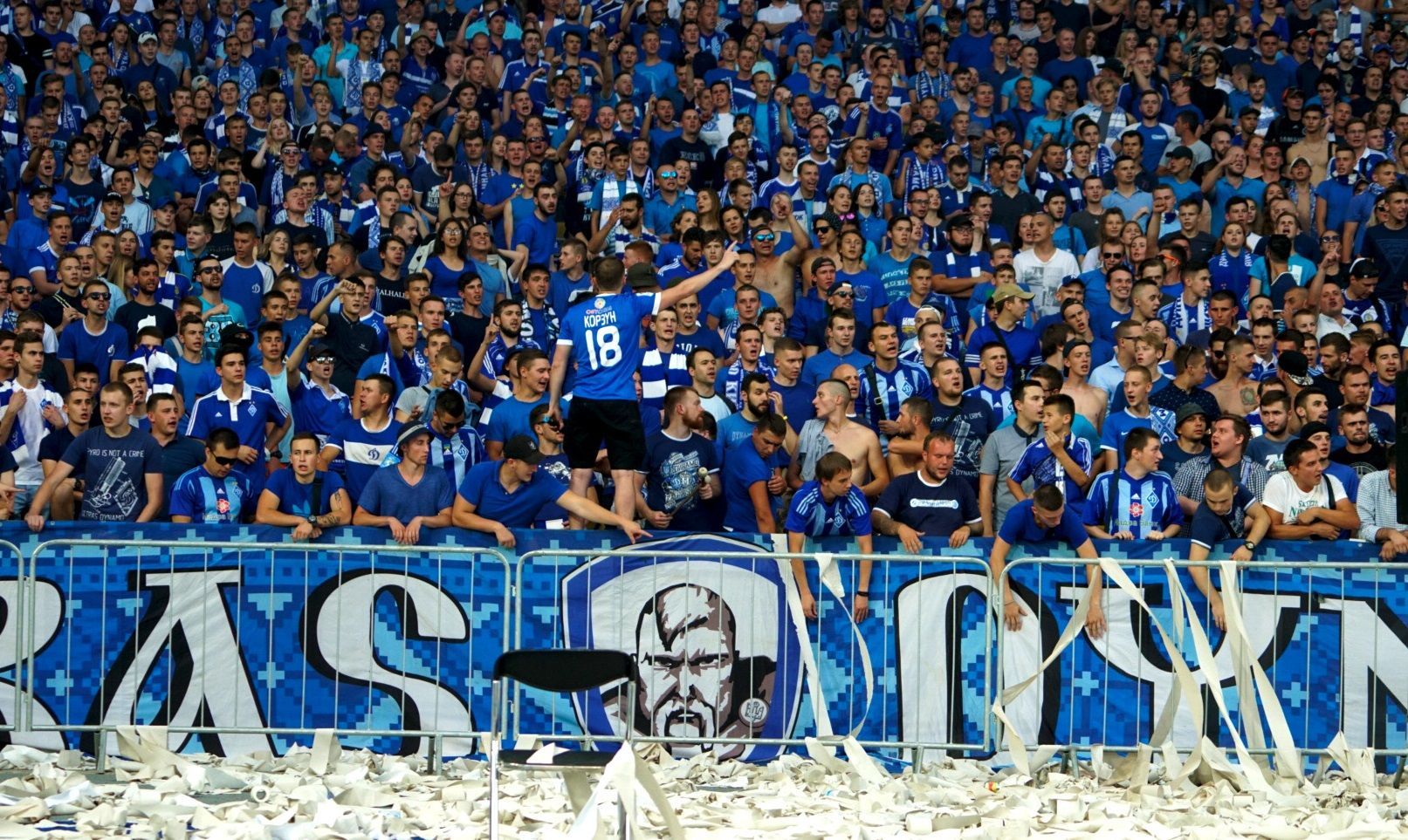 УЕФА накажет "Динамо" и "Шахтер" за поведение болельщиков на матчах Лиги Европы