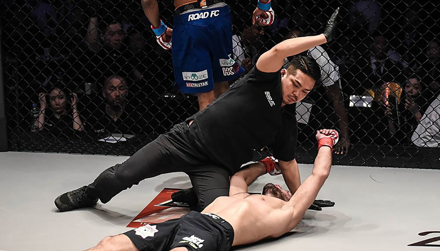 Брата Нурмагомедова грубо нокаутировали коленом: видео