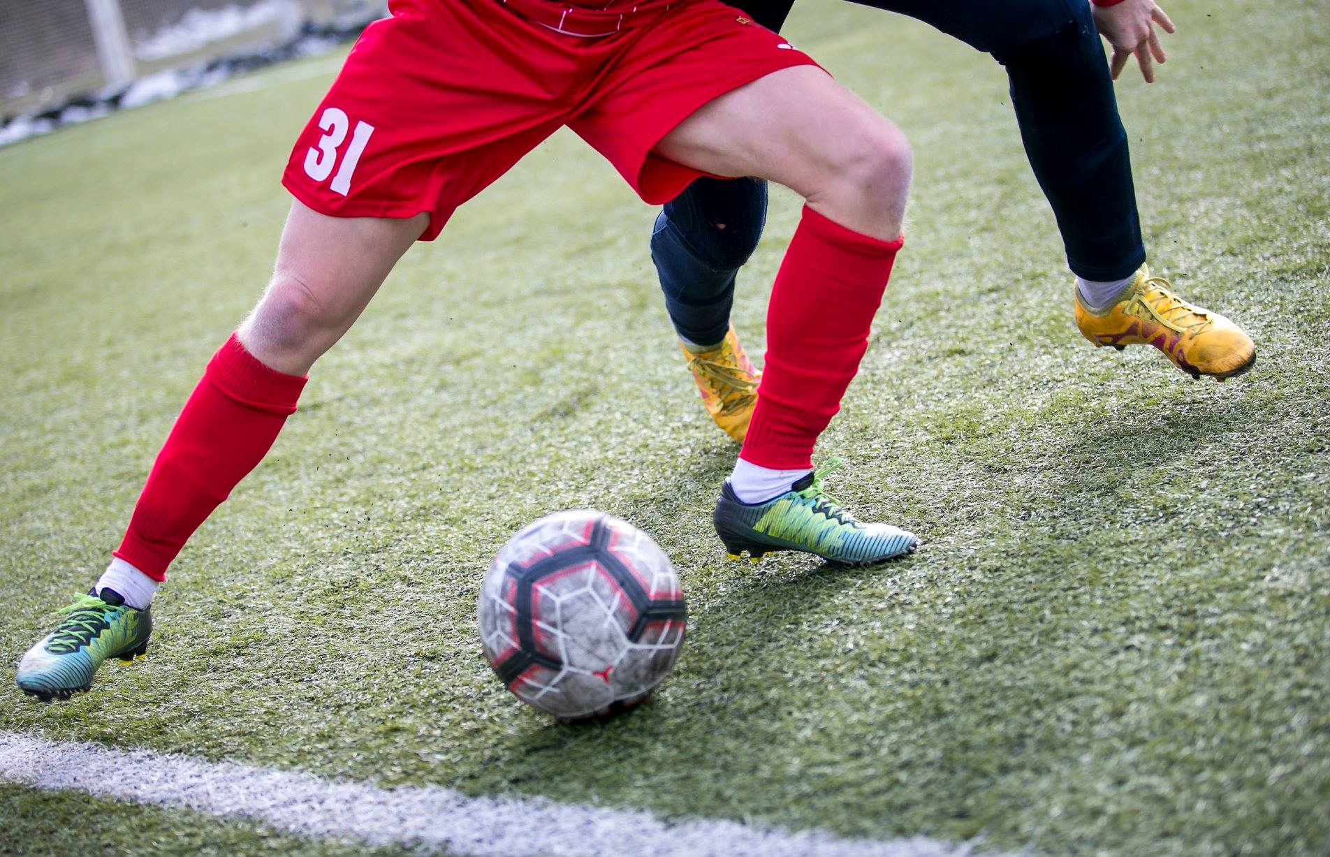 Матч чемпионата Испании закончился массовой дракой футболистов и зрителей: видео