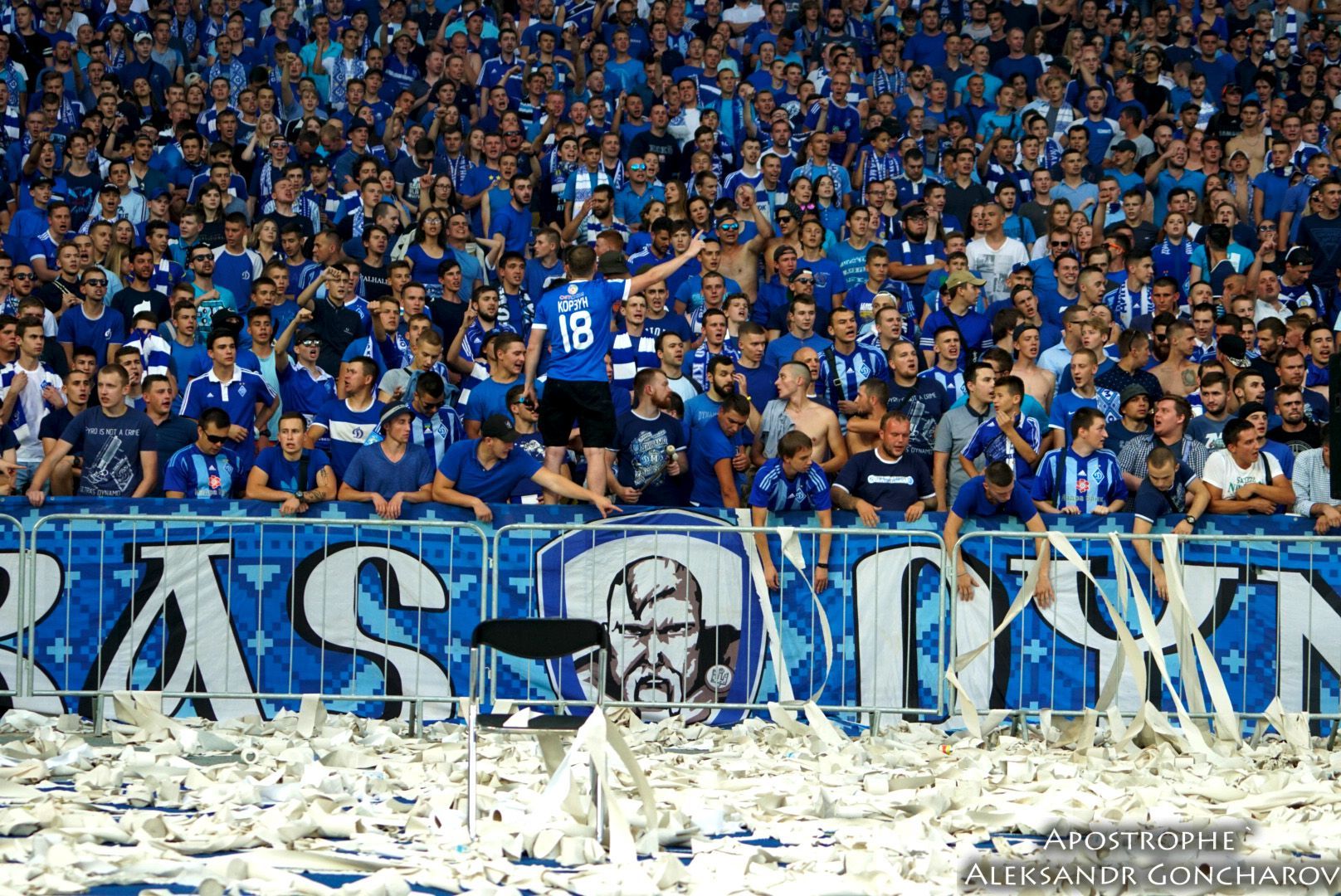 Болельщики раскупили все билеты на матч "Динамо" – "Челси" Болельщики раскупили все билеты на матч "Динамо" – "Челси"