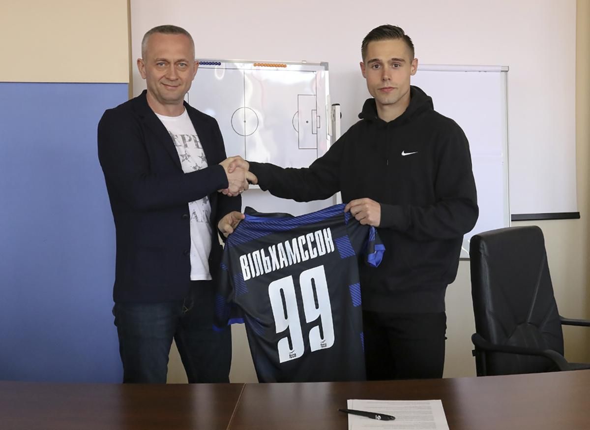 Нападающий сборной Исландии будет выступать в чемпионате Украины по футболу Нападающий сборной Исландии будет выступать в чемпионате Украины по футболу