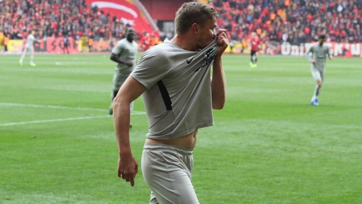 Украинский экс-нападающий "Шахтера" и "Динамо" забил победный гол в Турции: видео Украинский экс-нападающий "Шахтера" и "Динамо" забил победный гол в Турции: видео