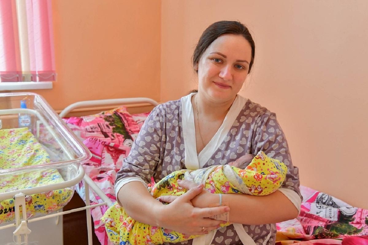 В России у болельщицы на трибуне прямо во время матча начались роды