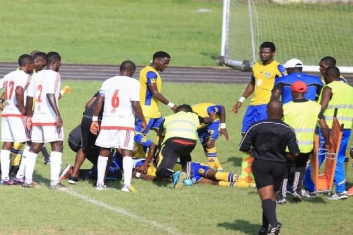 Відомий африканський футболіст помер прямо під час матчу: опубліковано відео