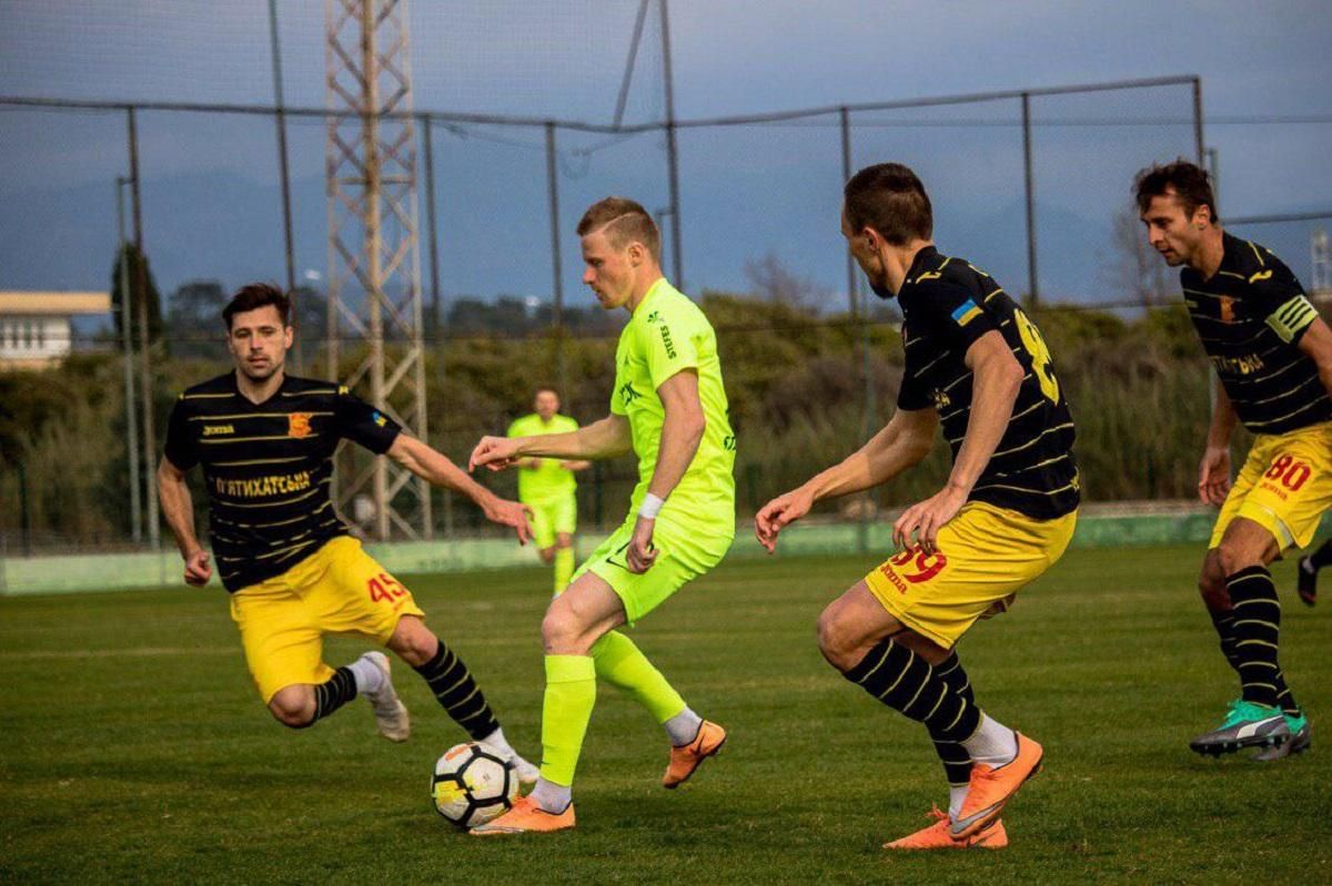 Тренер української команди достроково забрав команду з поля через грубу гру суперників Тренер української команди достроково забрав команду з поля через грубу гру суперників