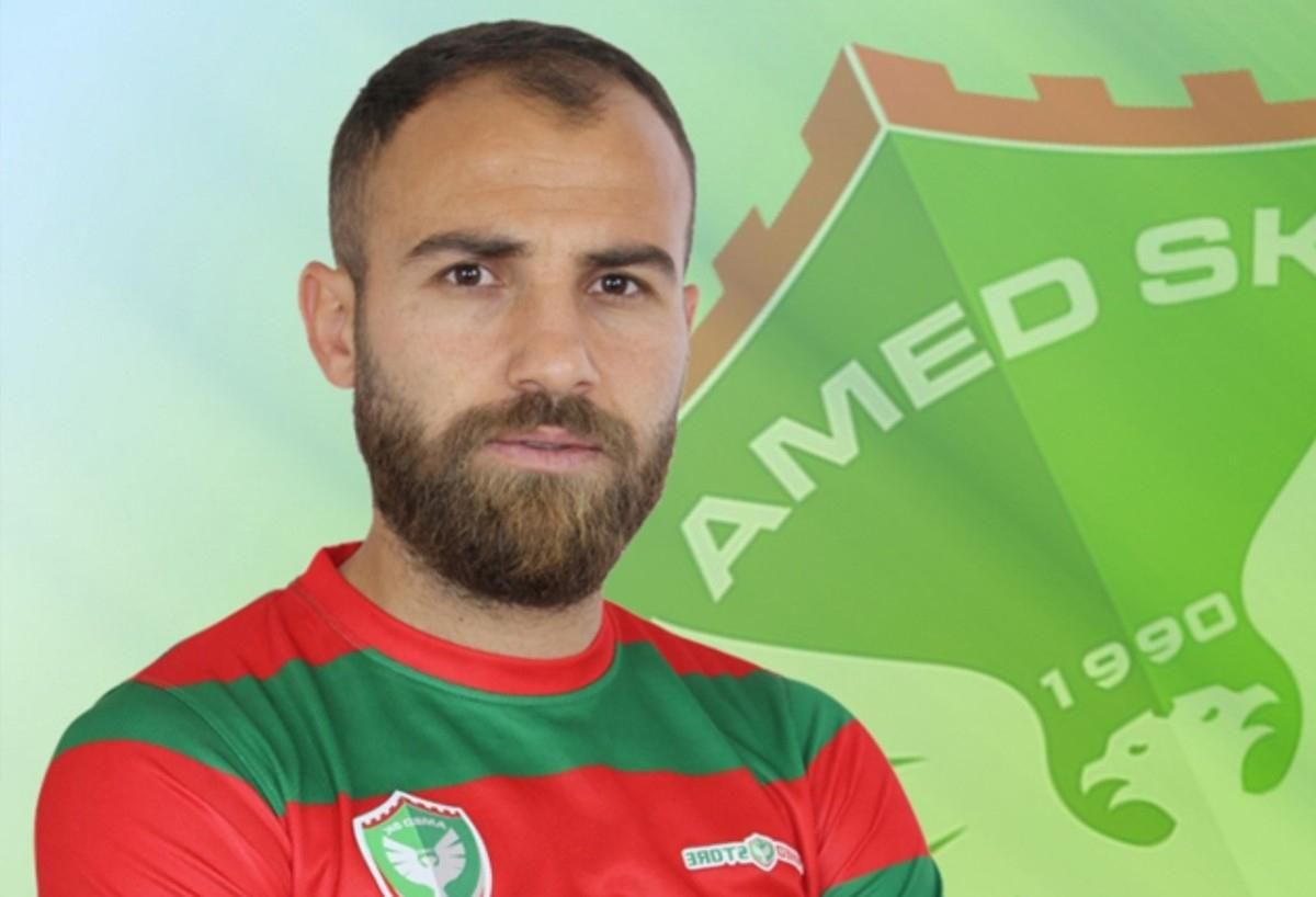 Турецького футболіста, який різав суперників лезом на полі, пожиттєво дискваліфікували Турецького футболіста, який різав суперників лезом на полі, пожиттєво дискваліфікували