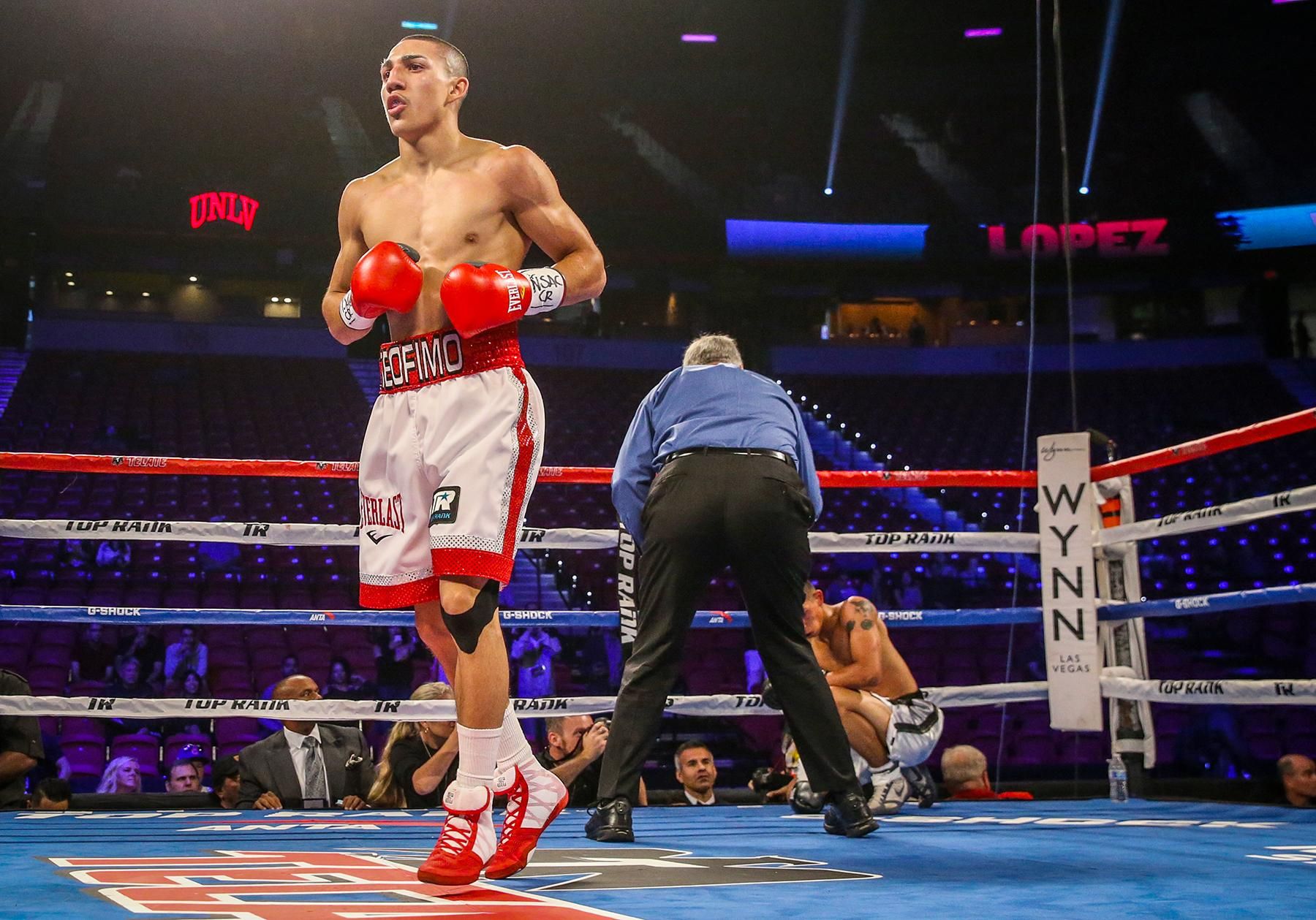 Обязательно выбью из Ломаченко все де**мо еще и на пресс-конференции, – Лопес Обязательно выбью из Ломаченко все де**мо еще и на пресс-конференции, – Лопес