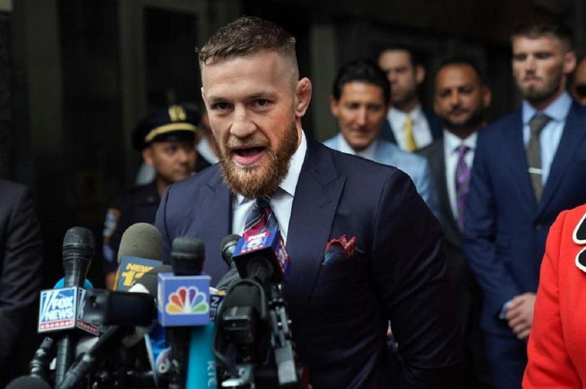 В сети появилось видео, как Макгрегор уничтожил телефон фаната В сети появилось видео, как Макгрегор уничтожил телефон фаната