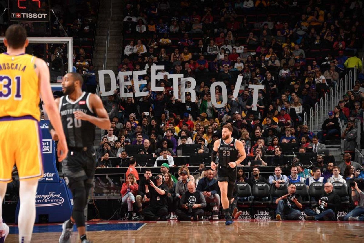 "Детройт" без украинца Михайлюка одолел "Лейкерс" в матче НБА: видео