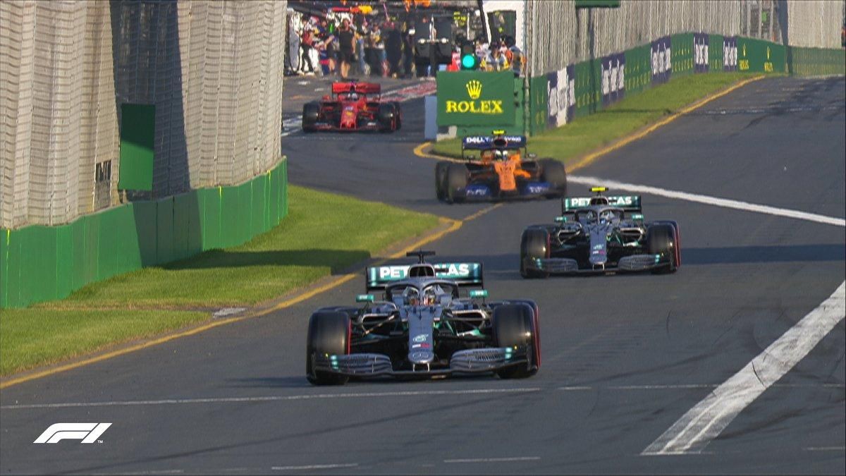 Хэмилтон выиграл поул-позишн на гран-при Австралии Хэмилтон выиграл поул-позишн на гран-при Австралии