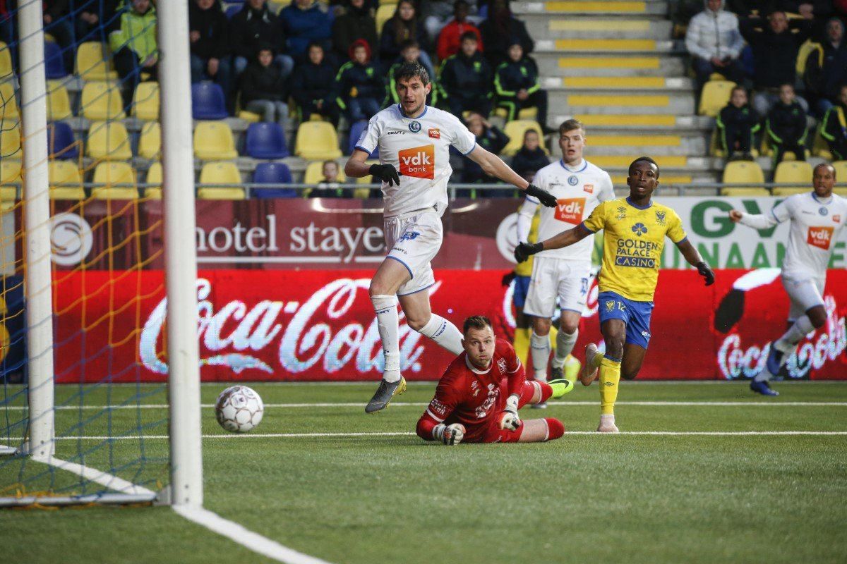 Нападающий сборной Украины забил два гола в чемпионате Бельгии: видео