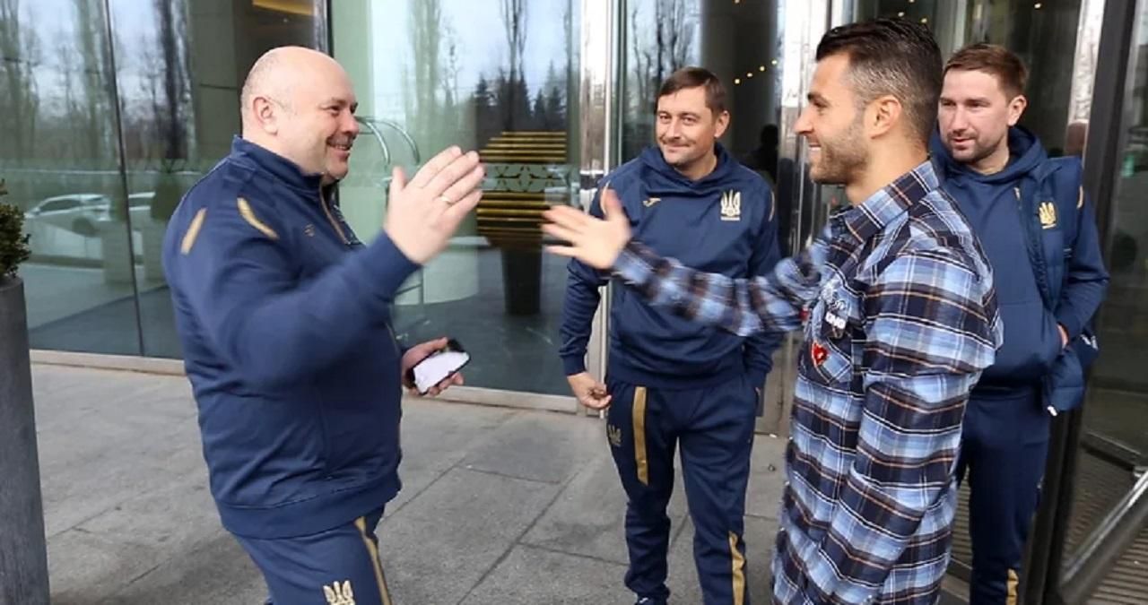 Фото дня: Мораес впервые надел форму сборной Украины Фото дня: Мораес впервые надел форму сборной Украины