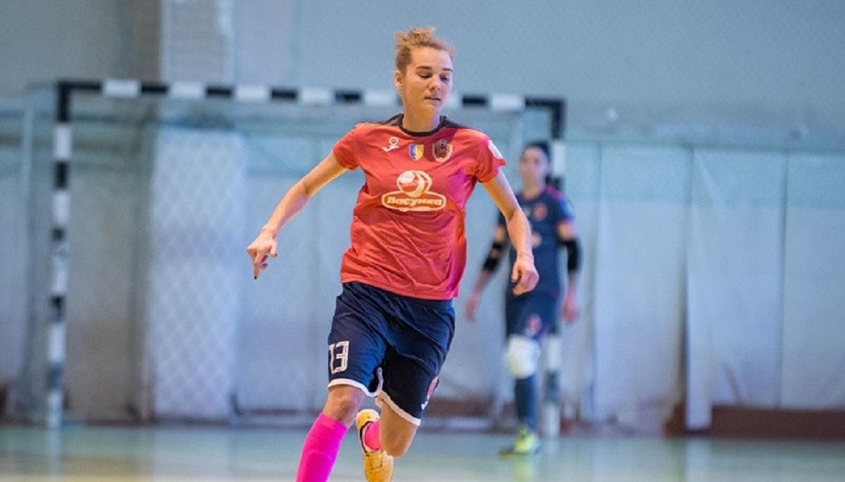 Гравець збірної України врізала в щелепу тренеру прямо під час матчу: відео Гравець збірної України врізала в щелепу тренеру прямо під час матчу: відео