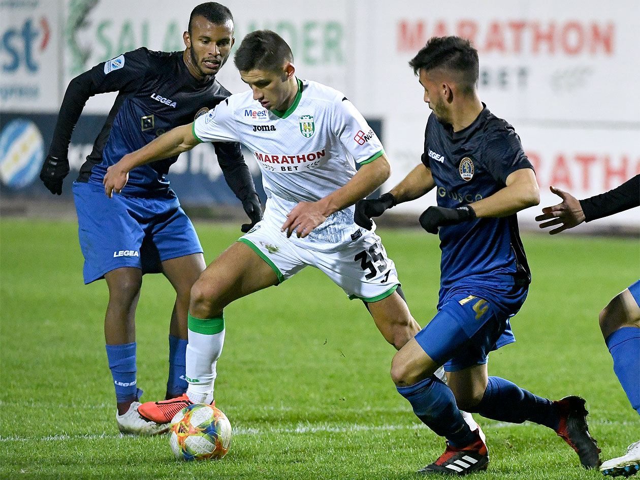 Журналист обвинил футболистов "Карпат" в получении денег от конкурентов Журналист обвинил футболистов "Карпат" в получении денег от конкурентов