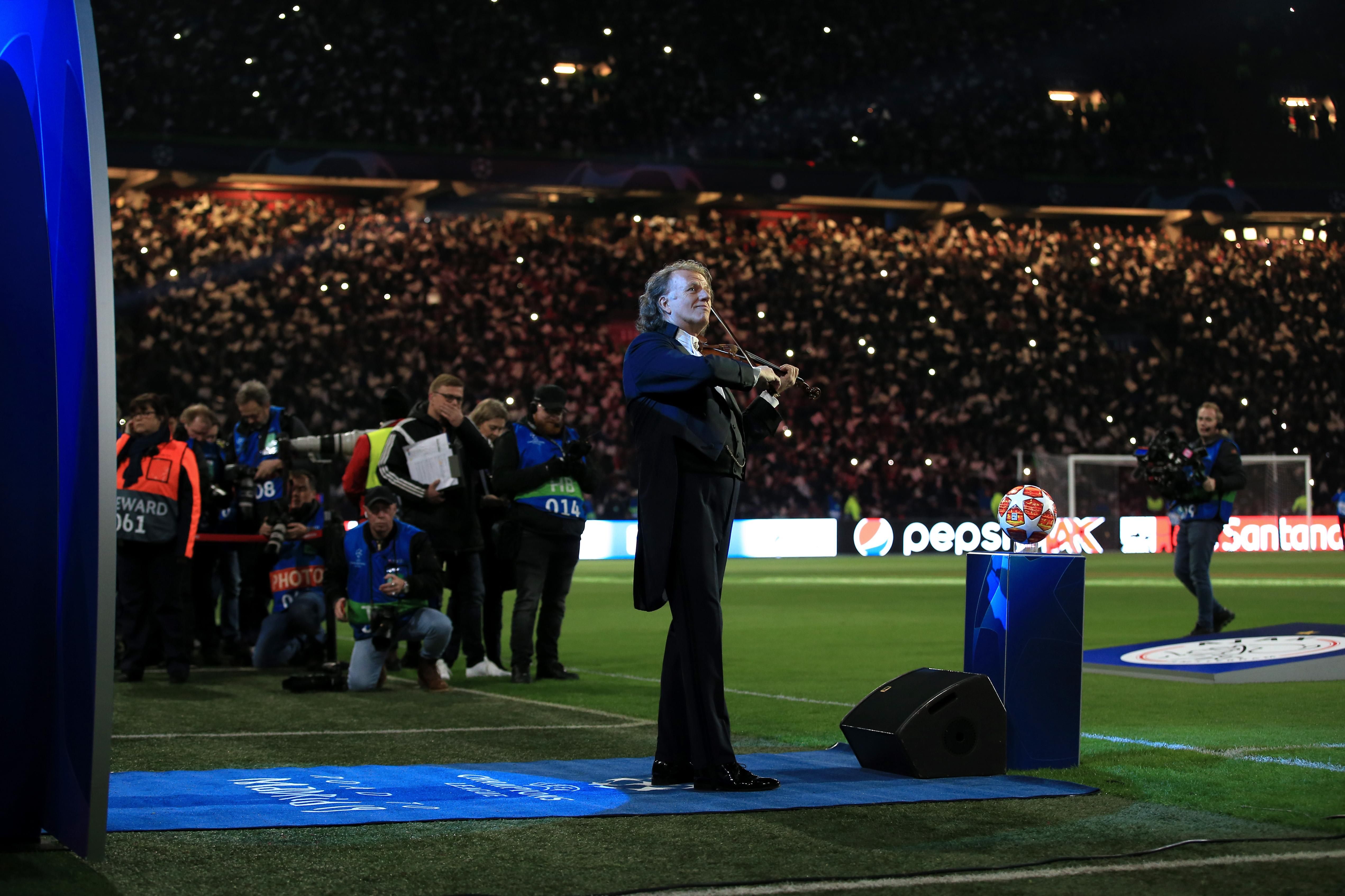 Музыка украшает футбол, попробуйте доказать обратное болельщикам "Аякса" Музыка украшает футбол, попробуйте доказать обратное болельщикам "Аякса"