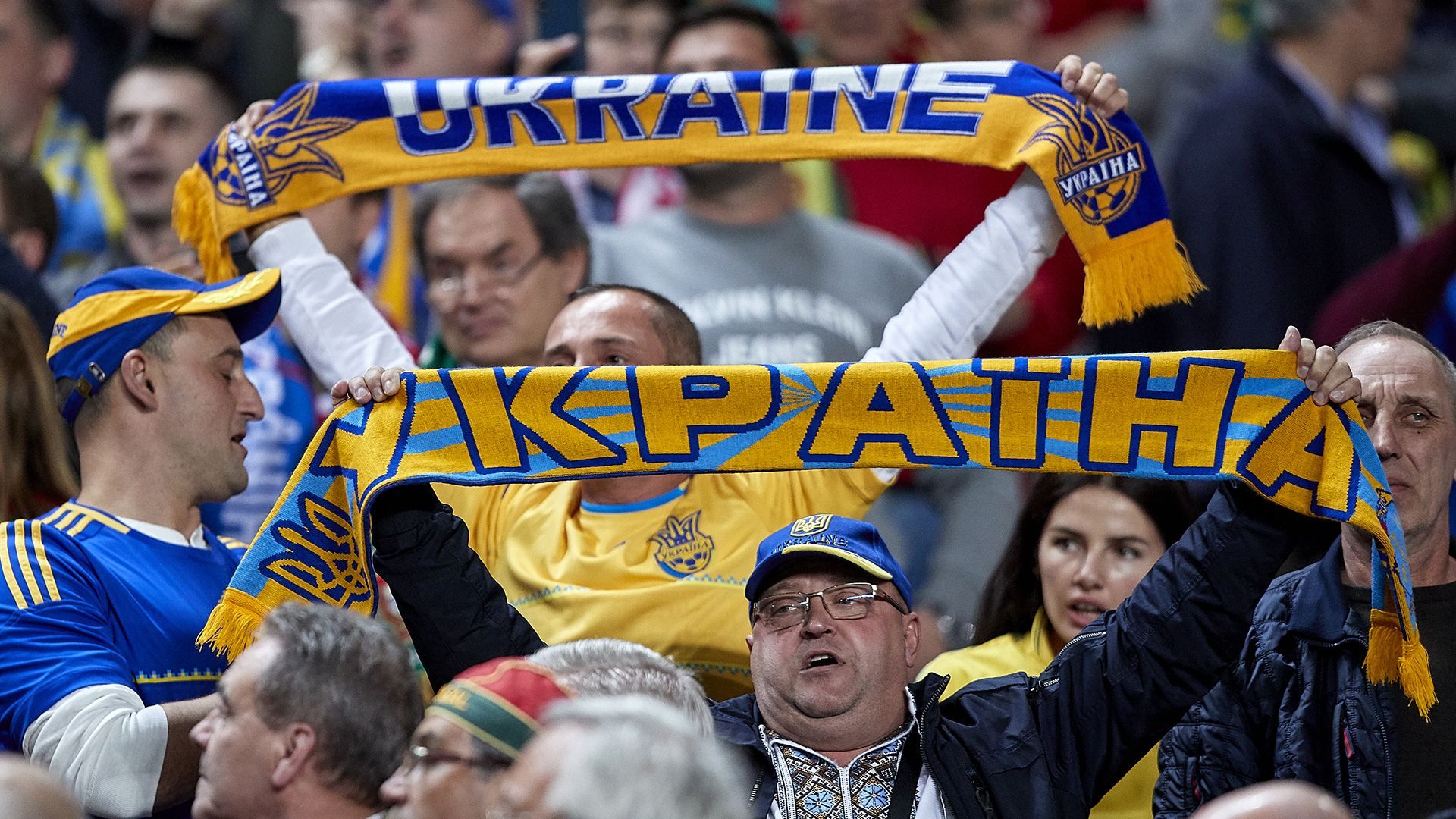 Как украинцы поддерживали сборную в матче против Португалии на стадионе: видео