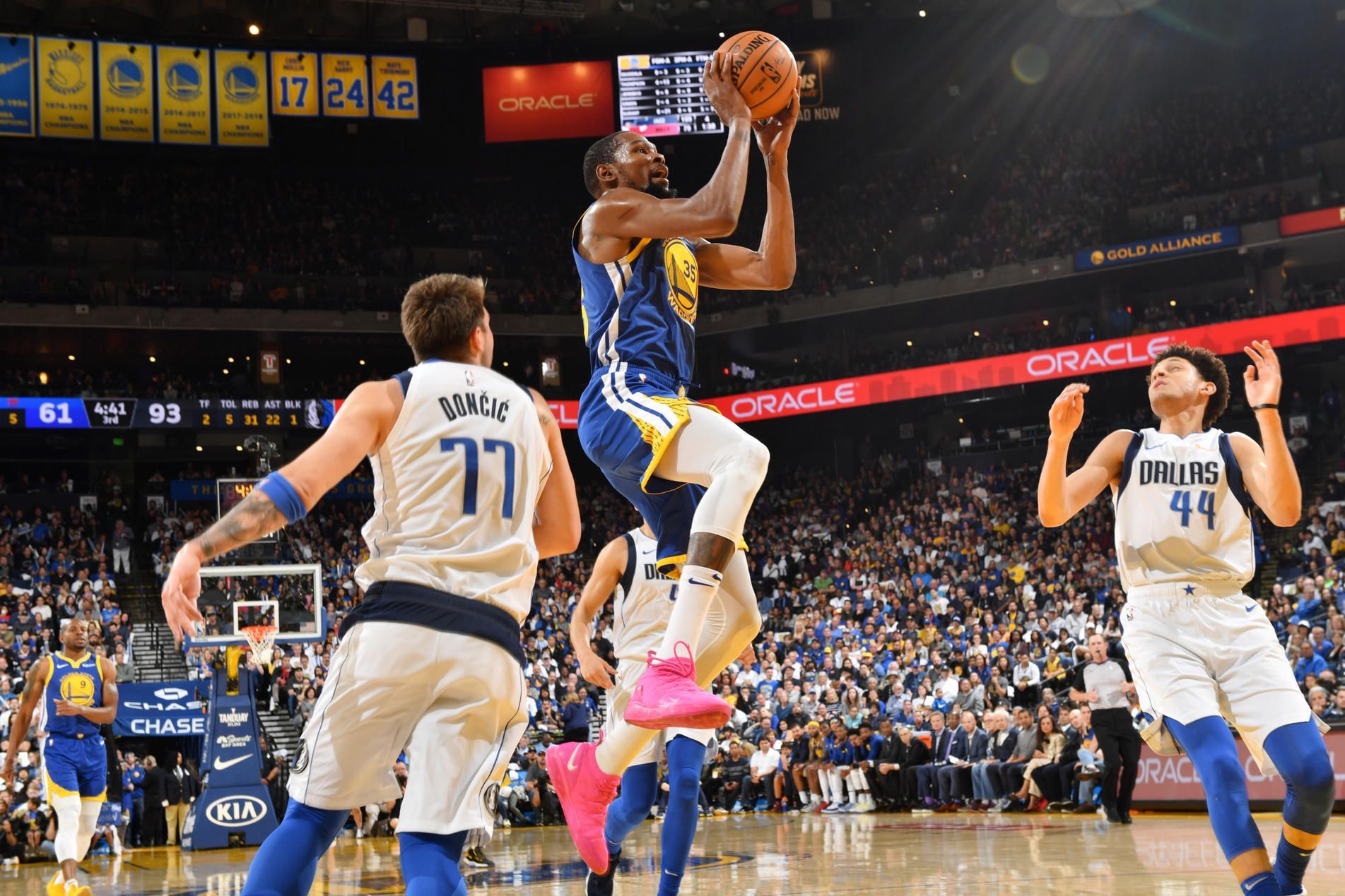 Чемпіон НБА зазнав найпринизливішу поразку за 12 років на власному майданчику: відео Чемпіон НБА зазнав найпринизливішу поразку за 12 років на власному майданчику: відео