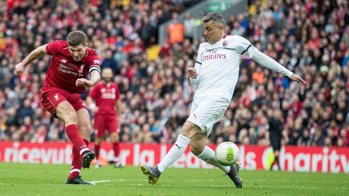 "Ливерпуль" и "Милан" сыграли в матче легенд: видео "Ливерпуль" и "Милан" сыграли в матче легенд: видео