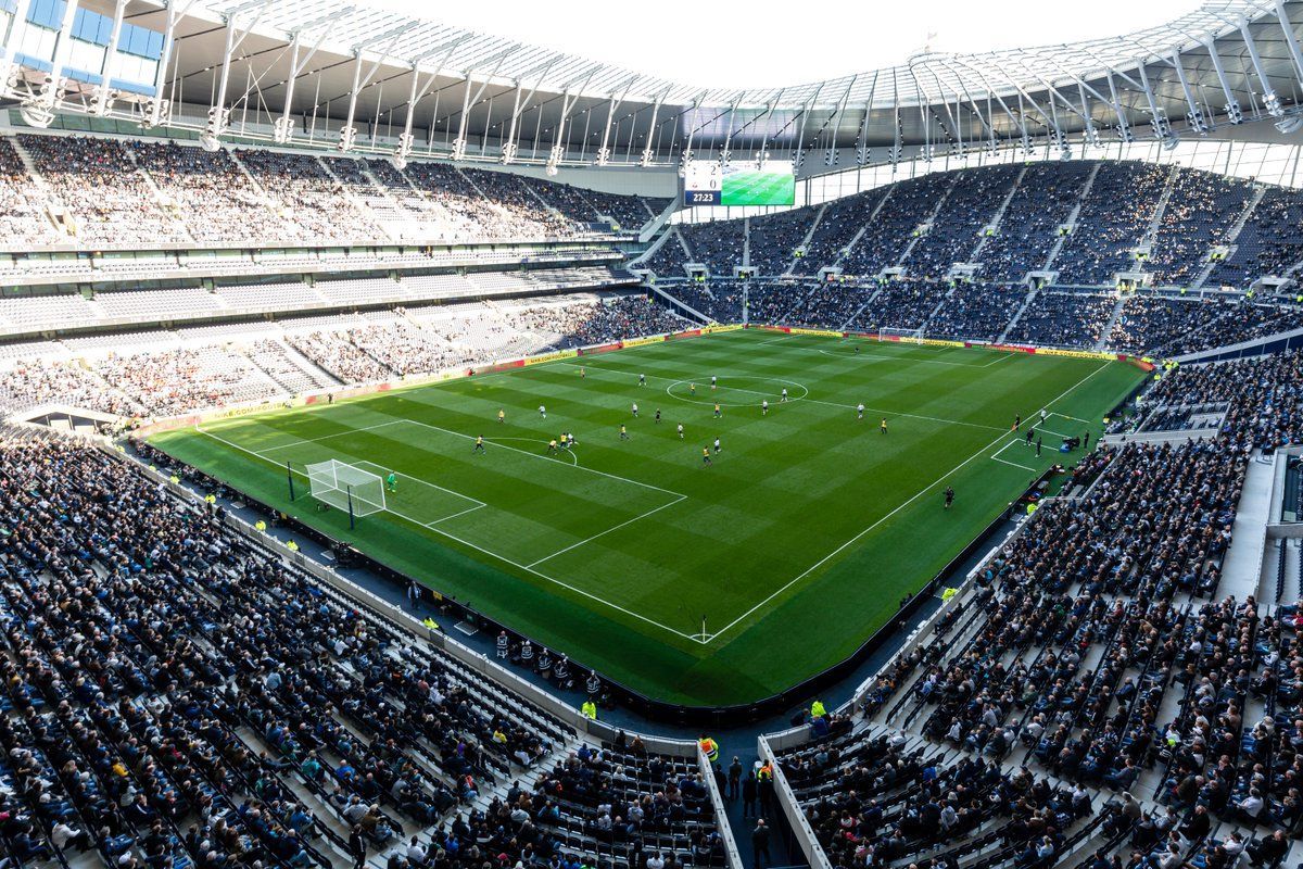 "Тоттенхэм" сыграл первый матч на новом стадионе: видео его строительства