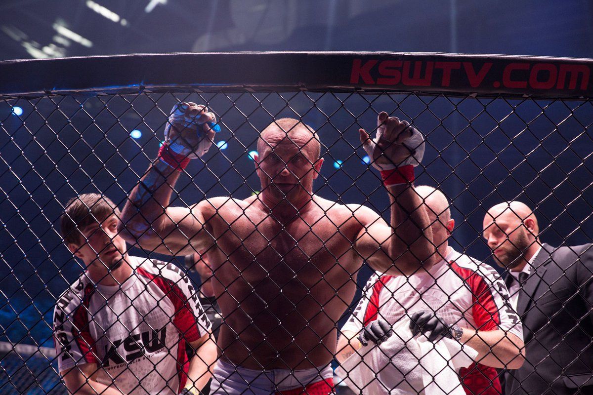 Стронгмен Пудзяновський та олімпійський чемпіон провели жорсткий бій за правилами MMA: відео