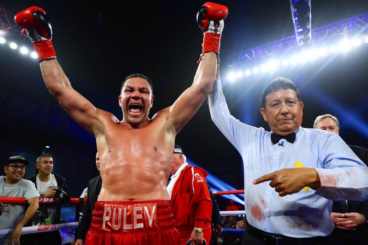 Битий Кличком боксер пристрасно поцілував журналістку після перемоги: відео Битий Кличком боксер пристрасно поцілував журналістку після перемоги: відео