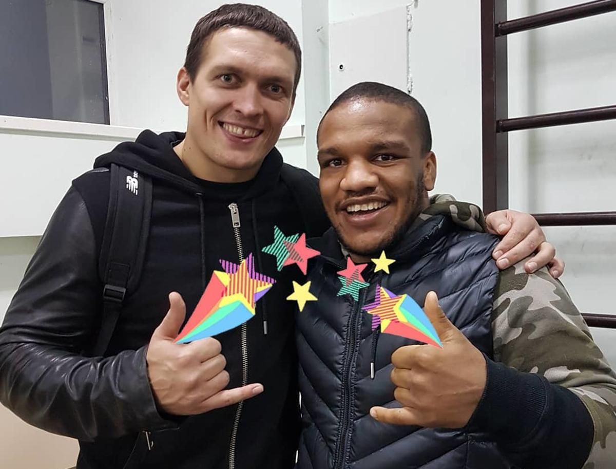 Усик змусив Беленюка штовхати свій Lexus: відео Усик змусив Беленюка штовхати свій Lexus: відео