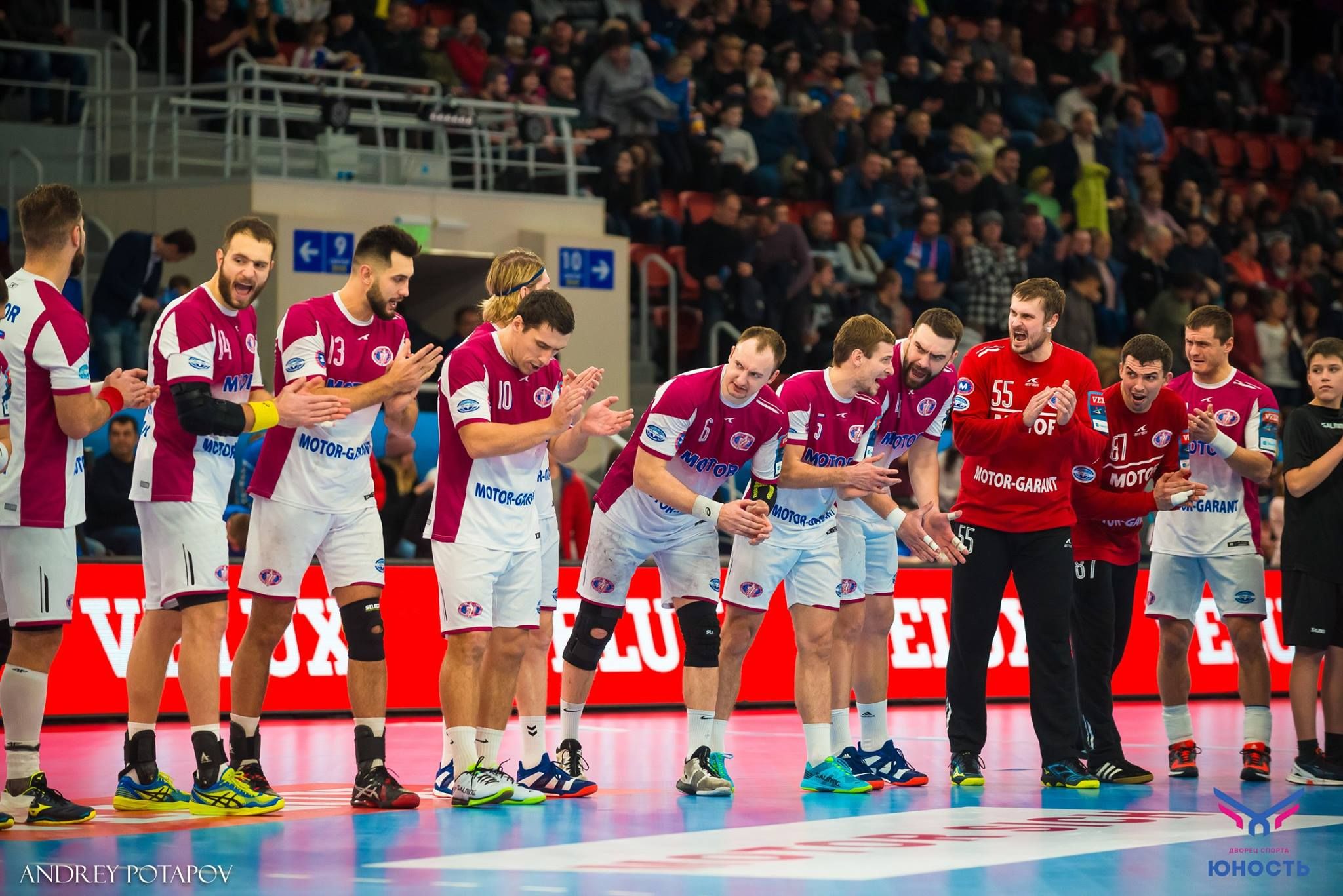 Украинский клуб проиграл в 1/8 финала Лиги чемпионов и вылетел из турнира Украинский клуб проиграл в 1/8 финала Лиги чемпионов и вылетел из турнира