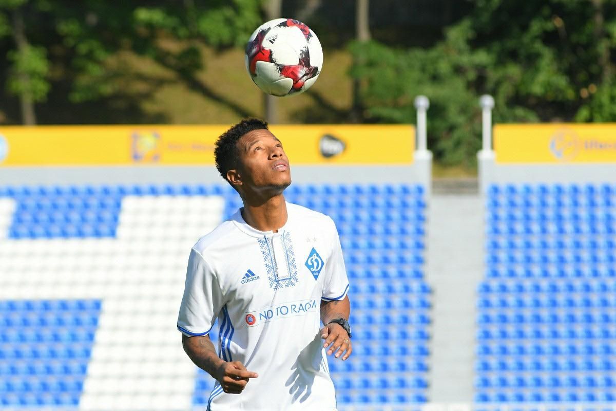 "Динамо" официально продало бразильского полузащитника Че Че в "Сан-Паулу" "Динамо" официально продало бразильского полузащитника Че Че в "Сан-Паулу"