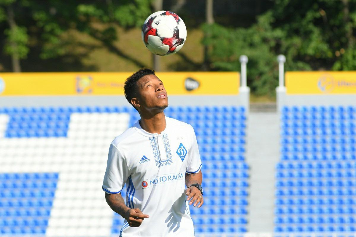 "Динамо" официально продало бразильского полузащитника Че Че в "Сан-Паулу"