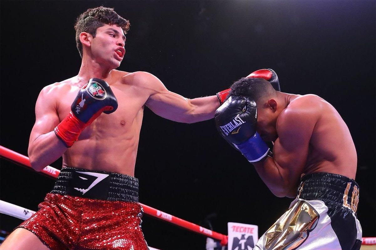 Американський боксер жорстко нокаутував суперника: відео Американський боксер жорстко нокаутував суперника: відео