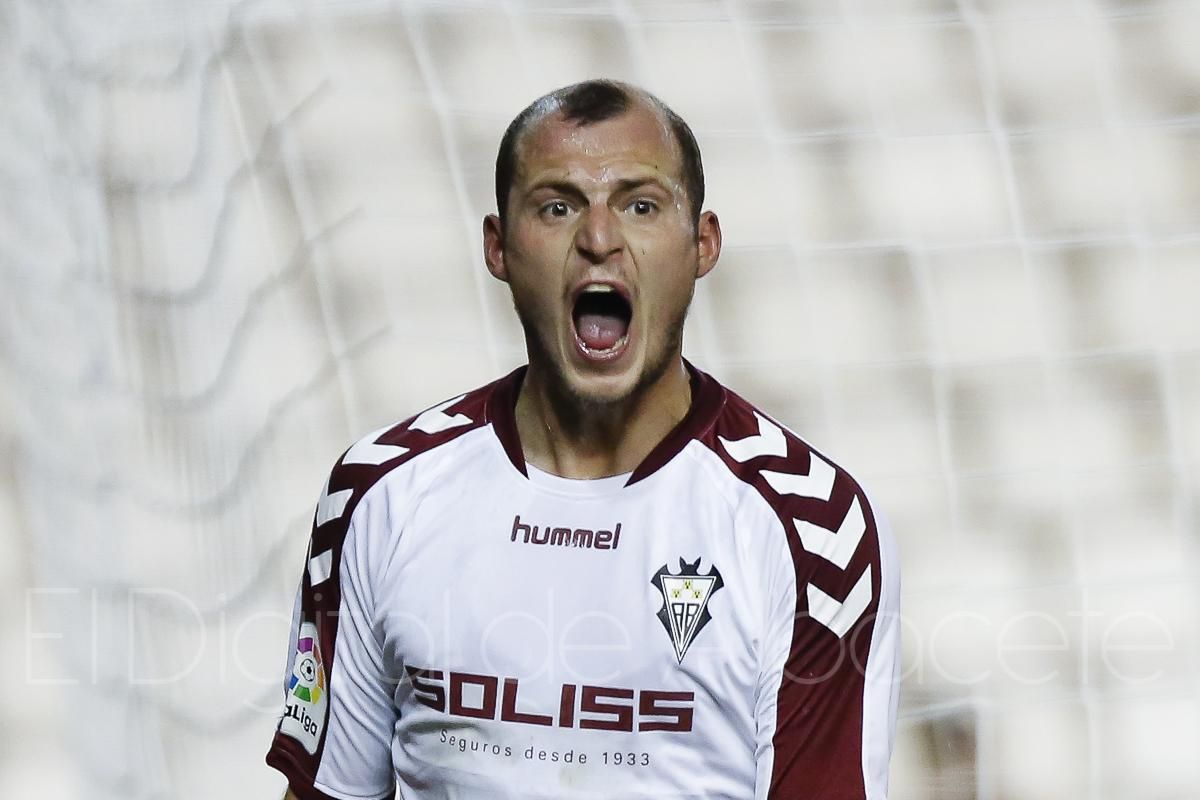 Роман Зозуля неожиданно может сменить клуб: названы вариант Роман Зозуля неожиданно может сменить клуб: названы вариант