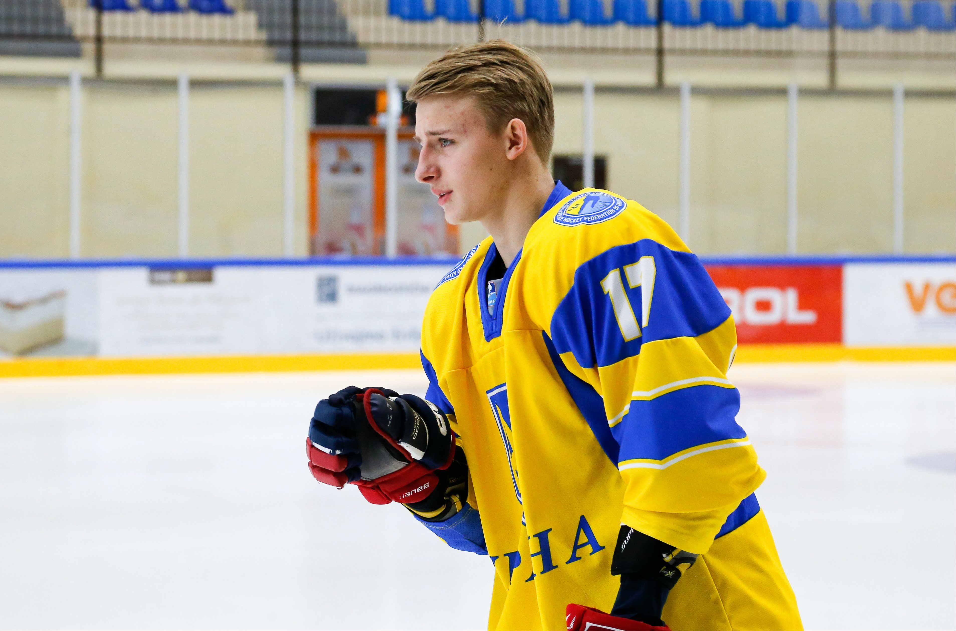 Украинский хоккеист признан лучшим атакующим игроком в Первой лиге США: фото