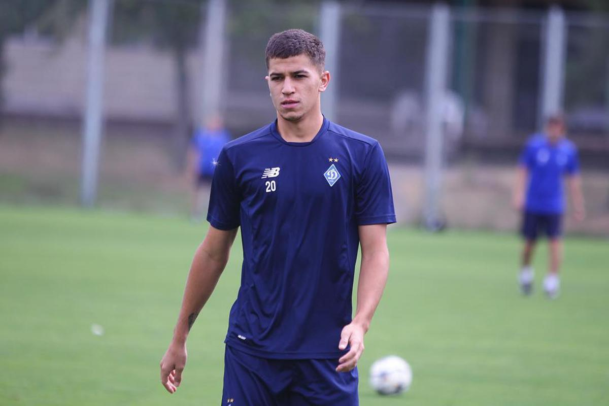 Еще один игрок покинет "Динамо": названы необычные условия трансфера