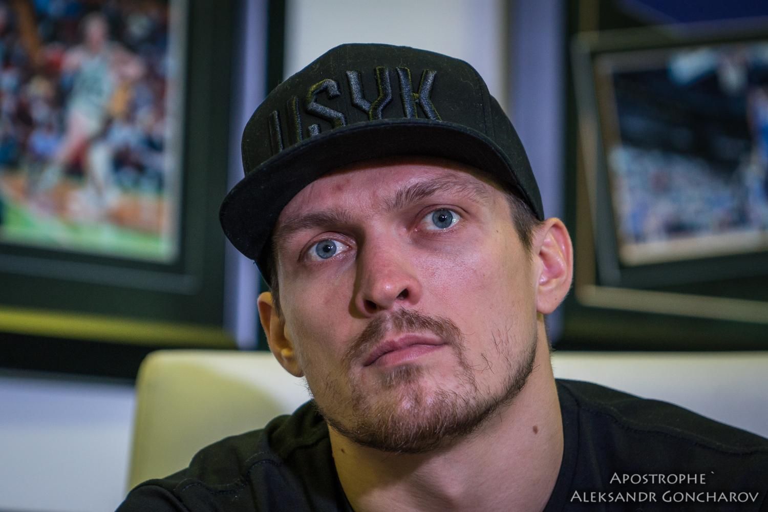 Усик зачитав власний вірш про кохання: відео Усик зачитав власний вірш про кохання: відео