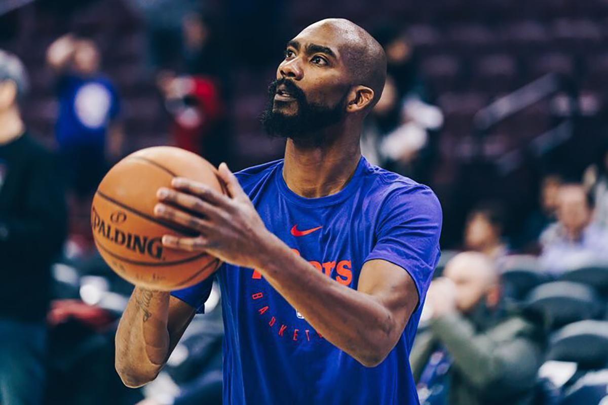 Баскетболіст НБА курйозно впав з двометрової висоти після красивого данку: відео Баскетболіст НБА курйозно впав з двометрової висоти після красивого данку: відео