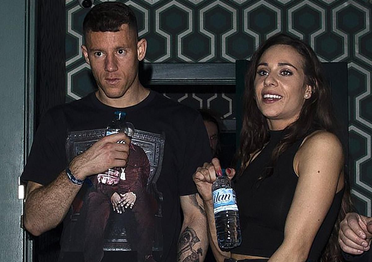 Футболістів "Челсі" застали в нічному клубі, Барклі поїхав під ранок: фото Футболістів "Челсі" застали в нічному клубі, Барклі поїхав під ранок: фото