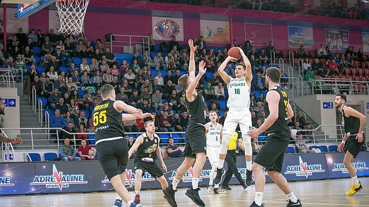 "Запорожье" победило "Киев-Баскет" и сравняло счет в полуфинале плей-офф "Запорожье" победило "Киев-Баскет" и сравняло счет в полуфинале плей-офф