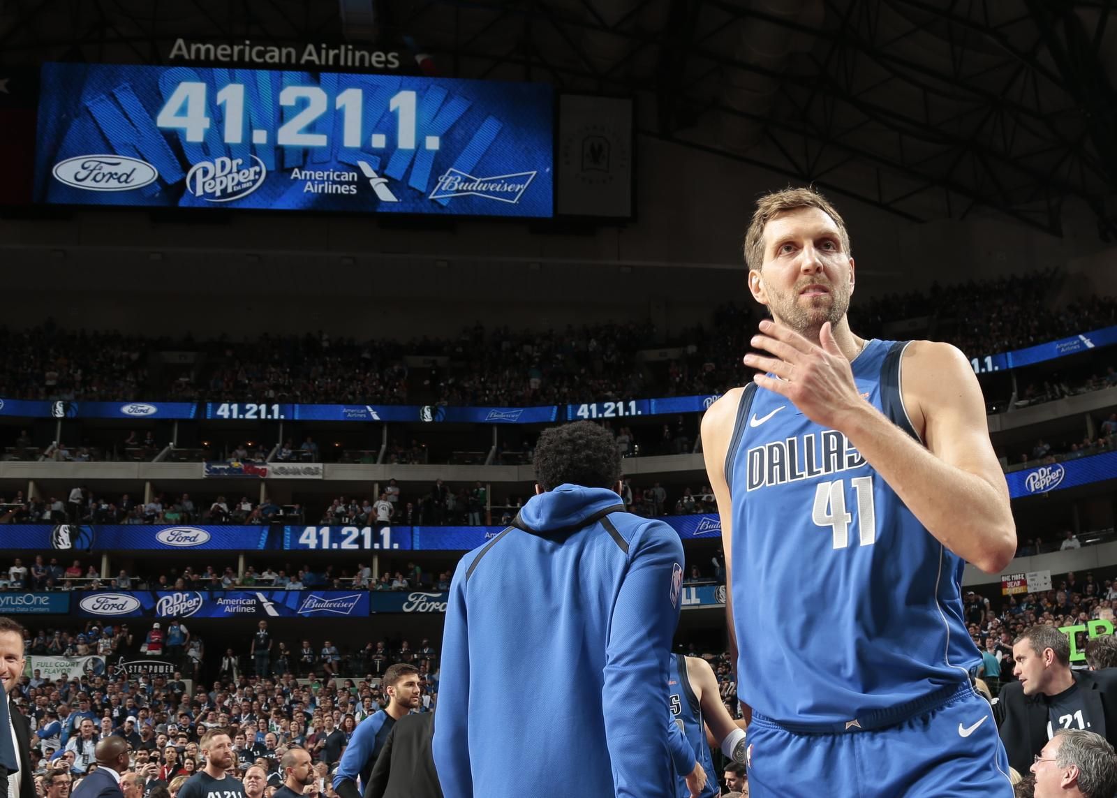 Легендарный баскетболист Дирк Новицки объявил о завершении карьеры: видео Легендарный баскетболист Дирк Новицки объявил о завершении карьеры: видео