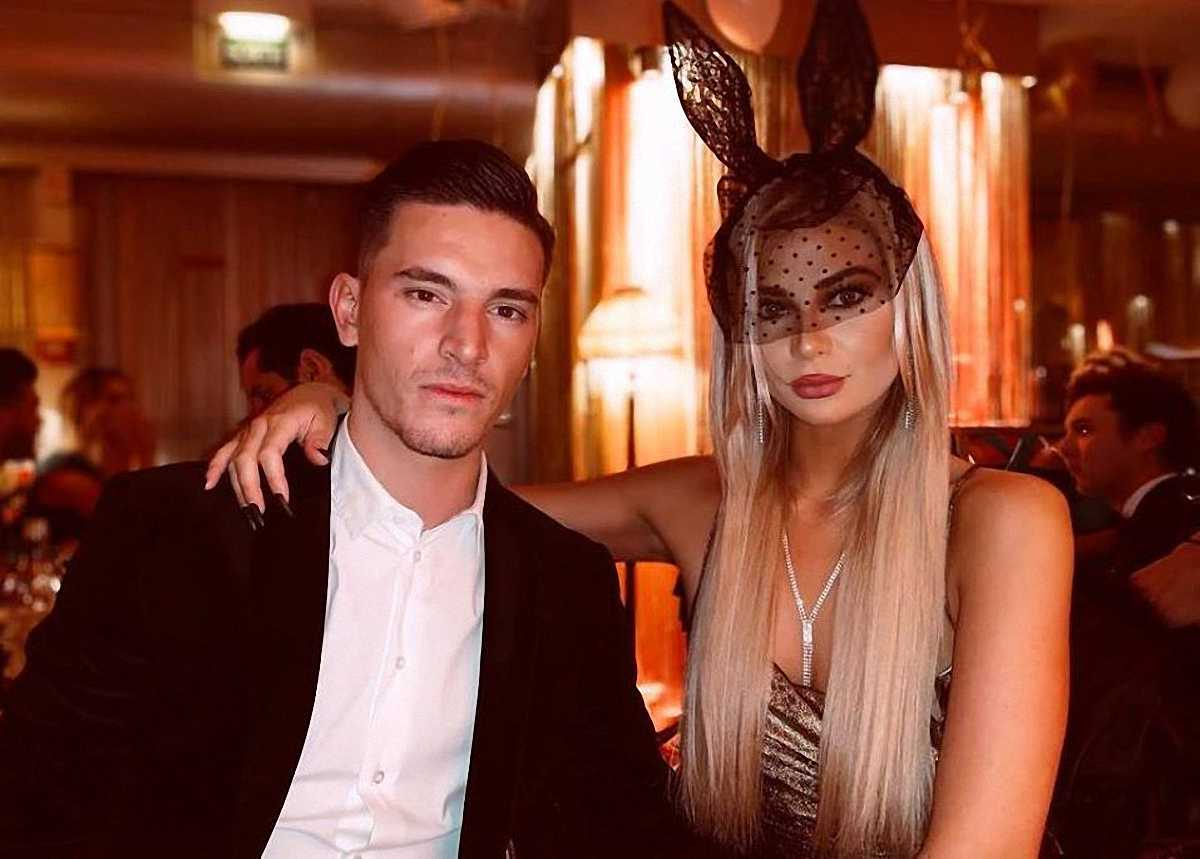 Девушка звездного футболиста "Динамо" купается полностью обнаженной: горячее фото