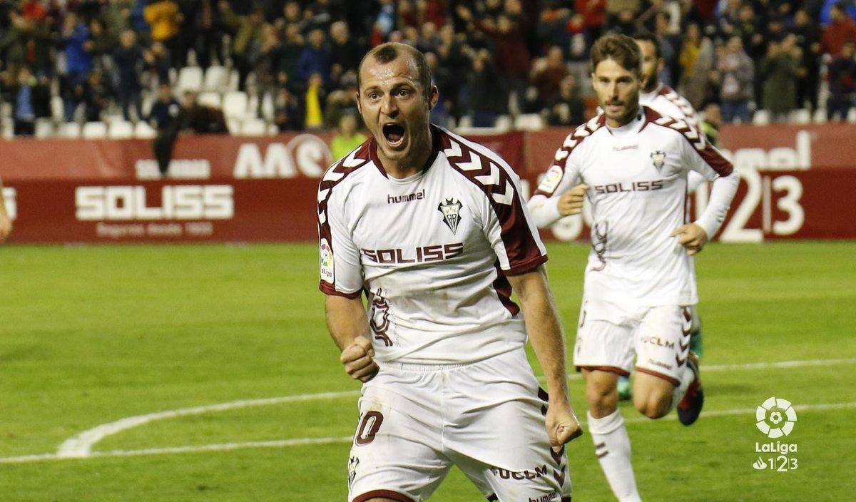 Испанский политик назвал украинца Романа Зозулю неонацистом и расистом