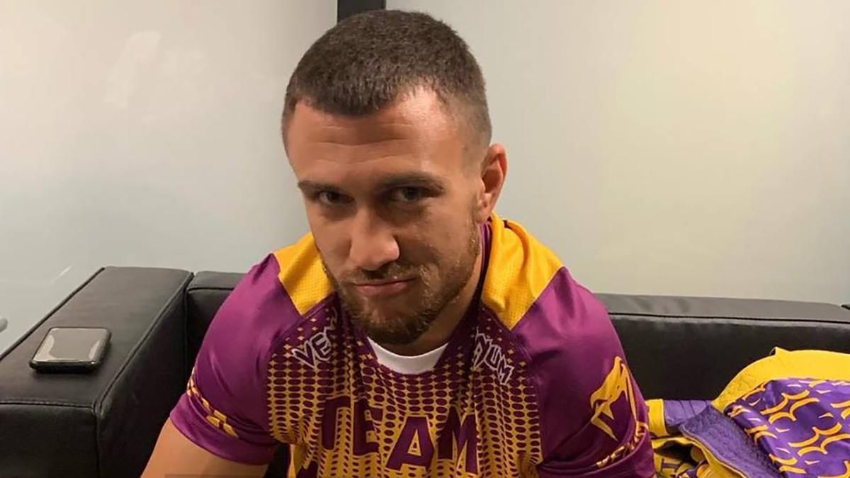 Ломаченко зайшов до роздягальні Кролли після перемоги, щоб подякувати: відео Ломаченко зайшов до роздягальні Кролли після перемоги, щоб подякувати: відео